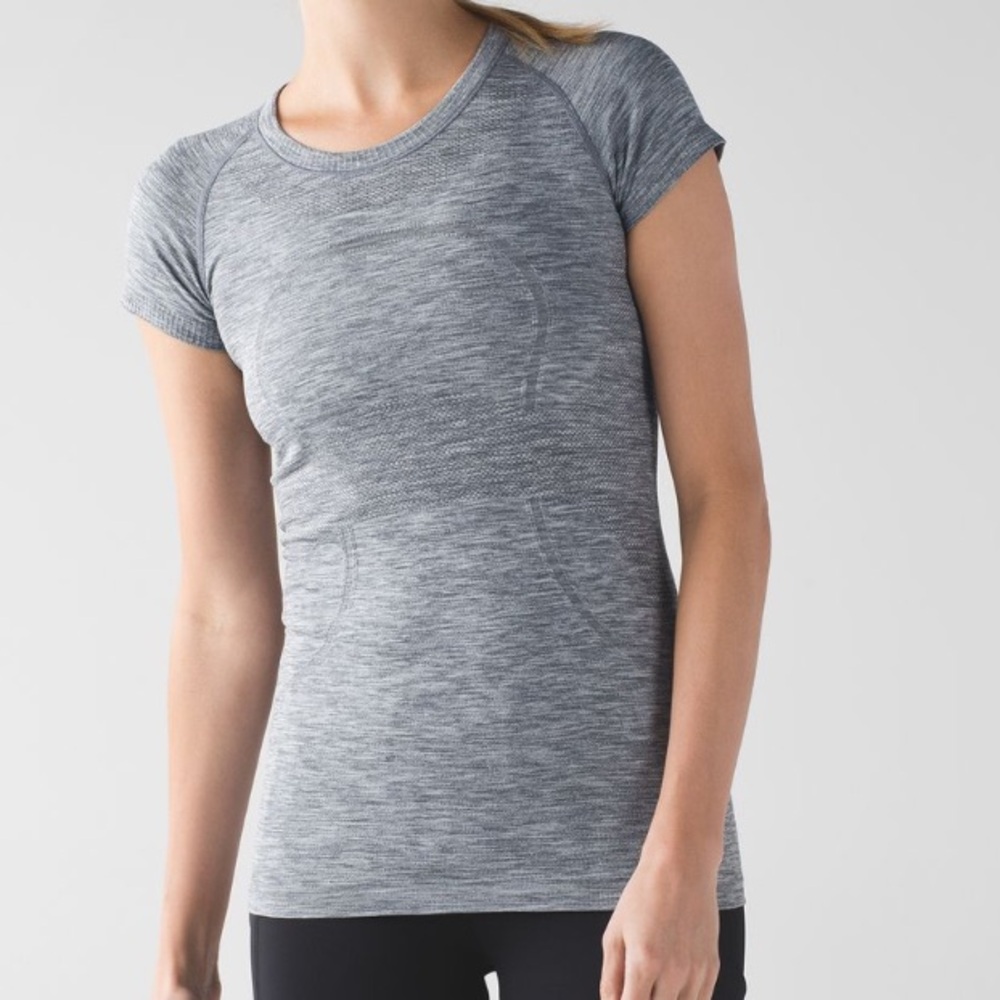 Lululemon Swiftly Tech Short Sleeve Crew
Heathered Slate size 6